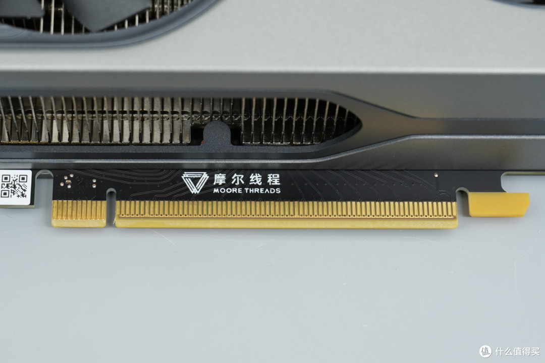三风扇散热,摩尔线程MTT S70独立显卡拆解
