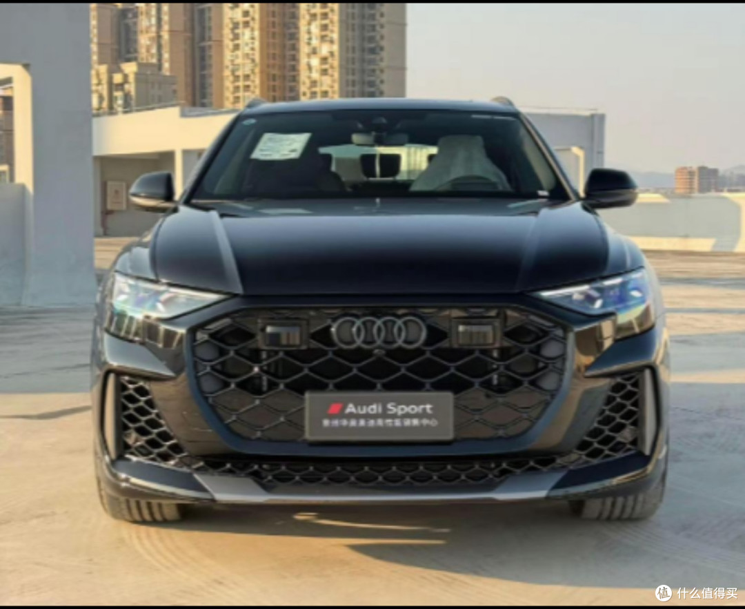 2026款奥迪 RS Q8,外观黑化时尚,搭载4.0T+V8引擎,3.6秒破百!