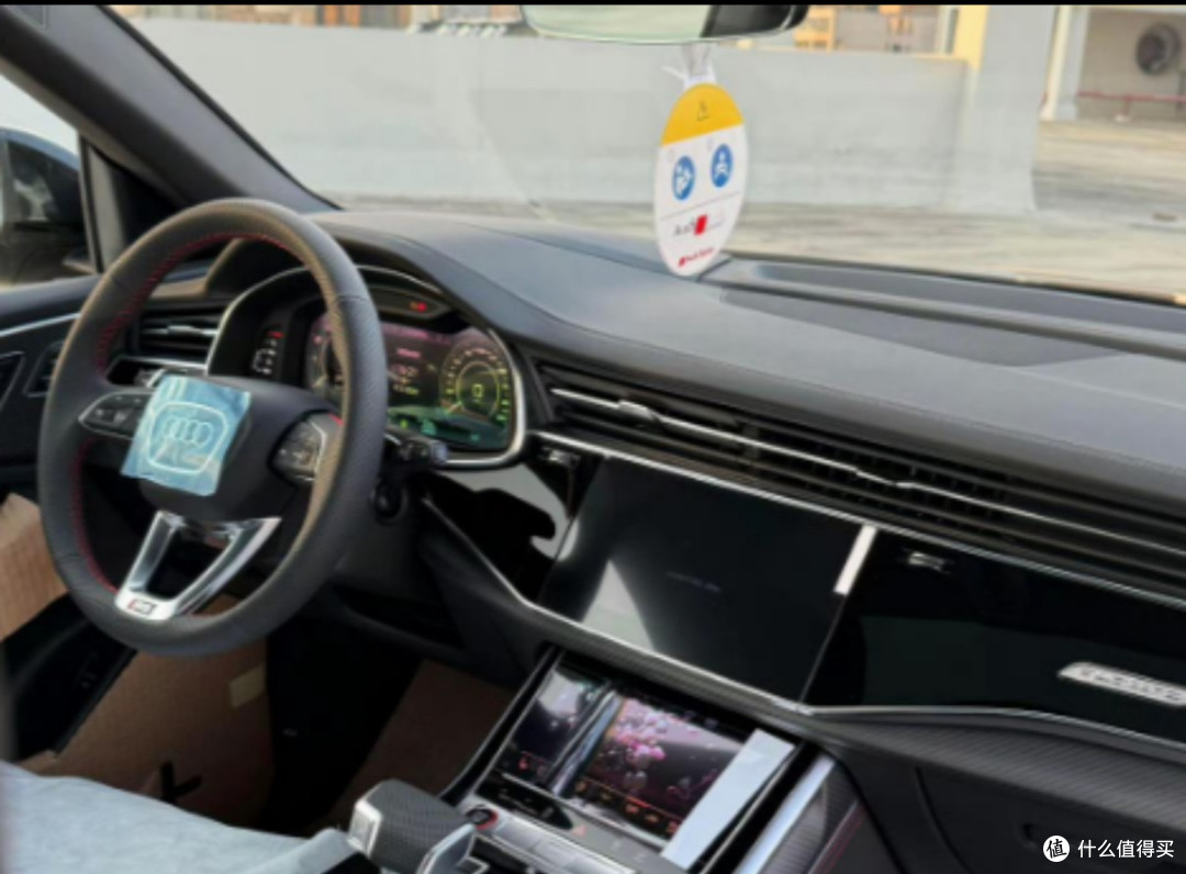 2026款奥迪 RS Q8,外观黑化时尚,搭载4.0T+V8引擎,3.6秒破百!