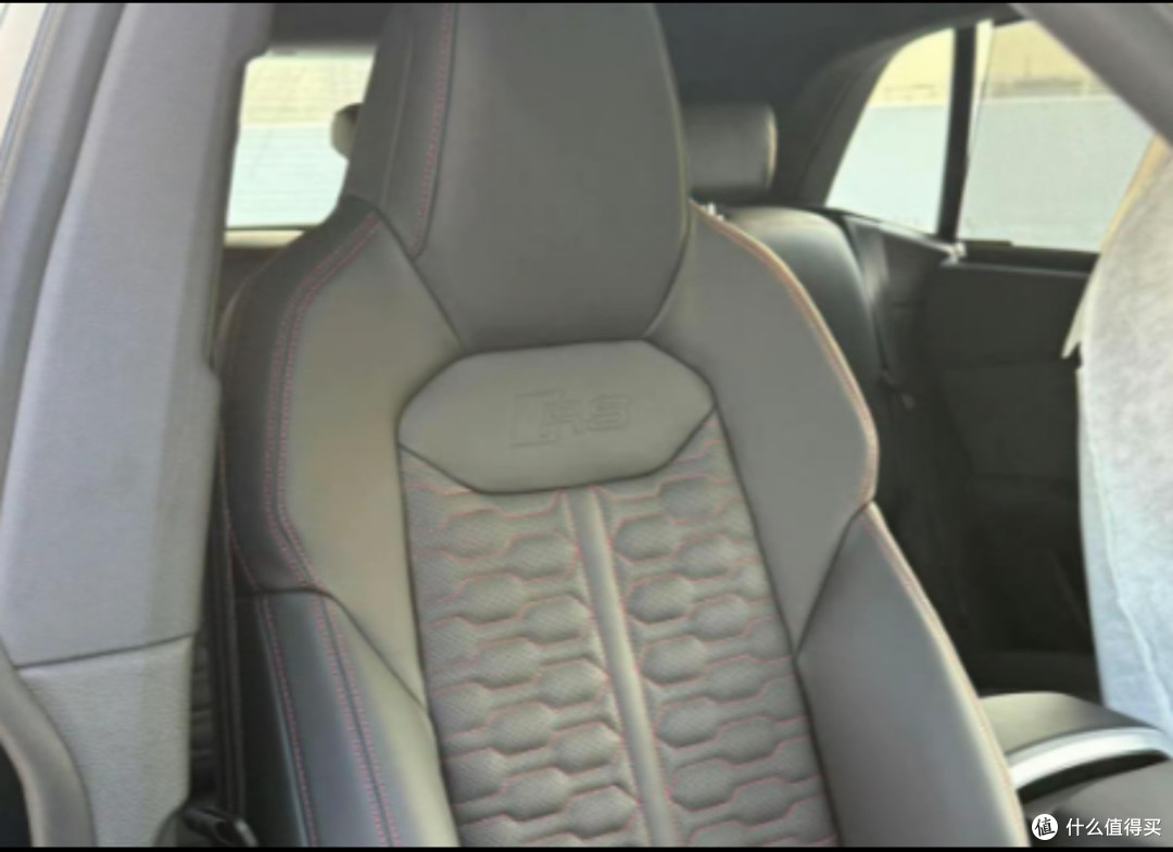 2026款奥迪 RS Q8,外观黑化时尚,搭载4.0T+V8引擎,3.6秒破百!