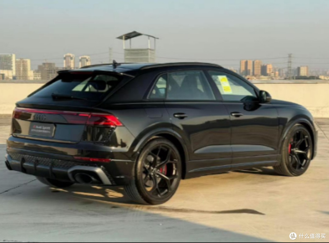 2026款奥迪 RS Q8,外观黑化时尚,搭载4.0T+V8引擎,3.6秒破百!
