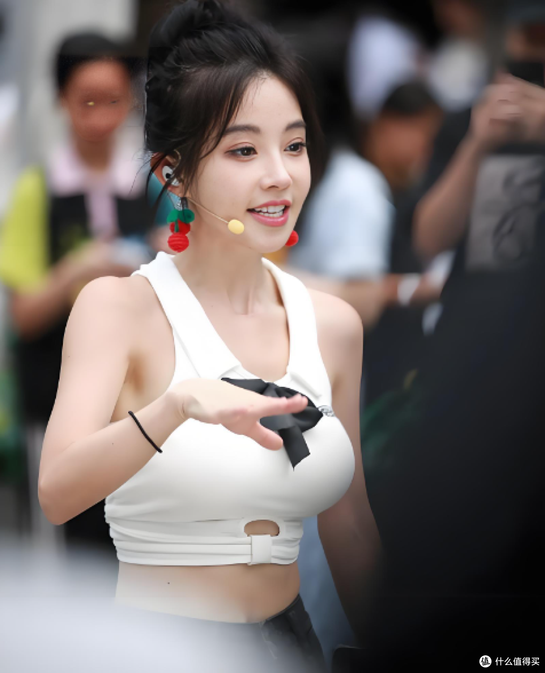 冯提莫瘦50斤后晒松弛肚皮:减肥哪有完美逆袭?