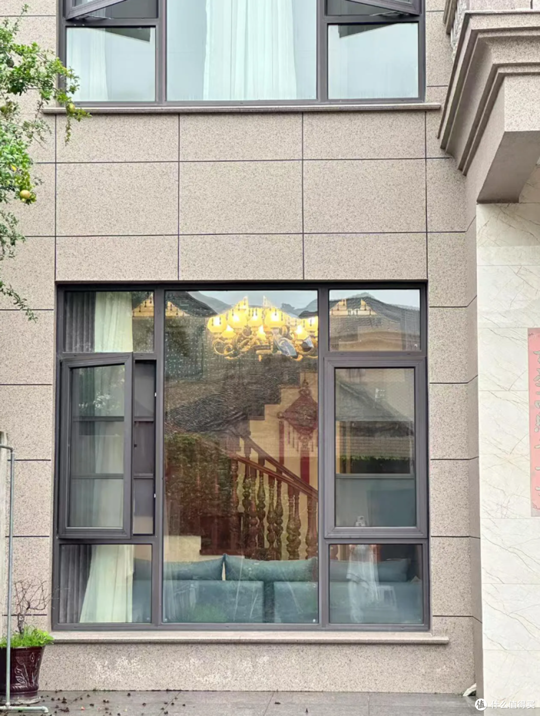 广东一退休男子的自建房,融合中西风格, 网友:是父辈喜欢的房子