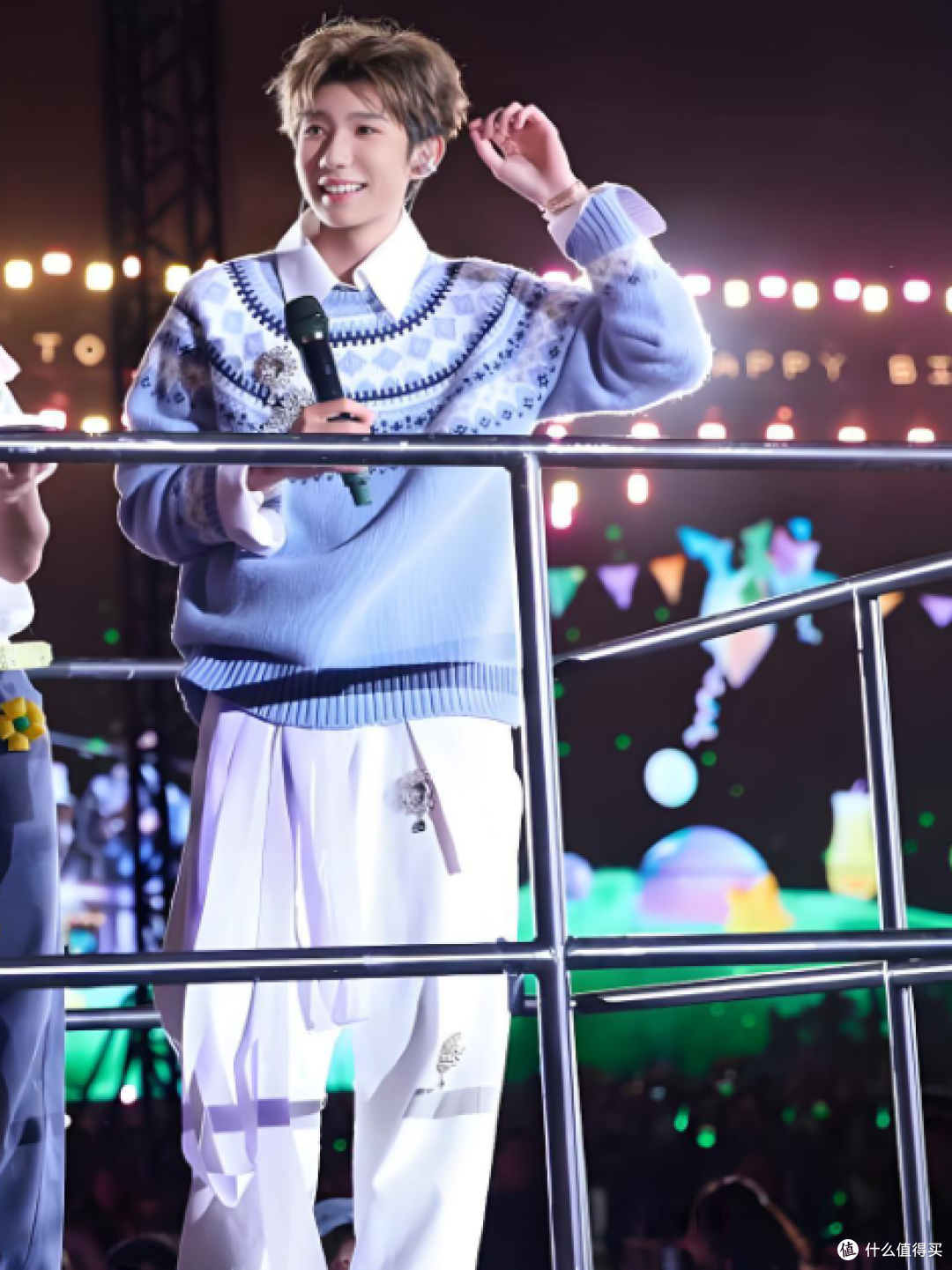 王源郑州演唱会带动消费超20亿,这波追星经济太猛了