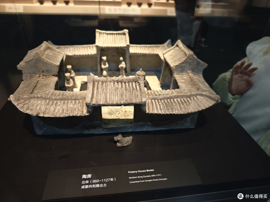 成都博物馆文物展:汉至清代珍品