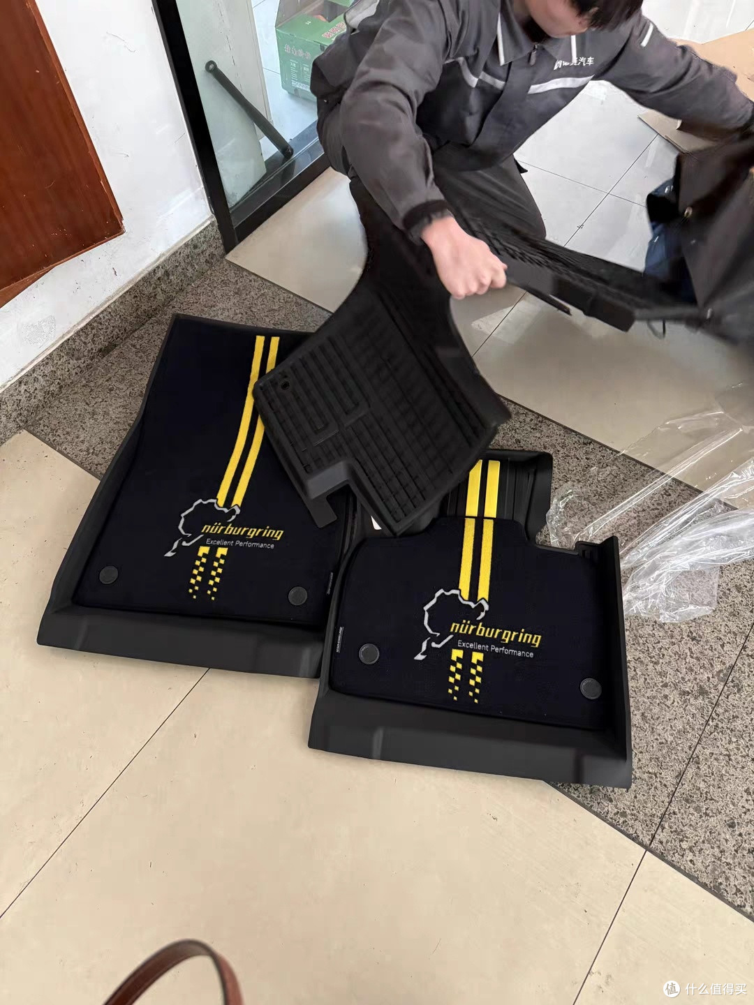 雷军直播拆解小米YU7：技术透明化背后的创新密码与市场野心