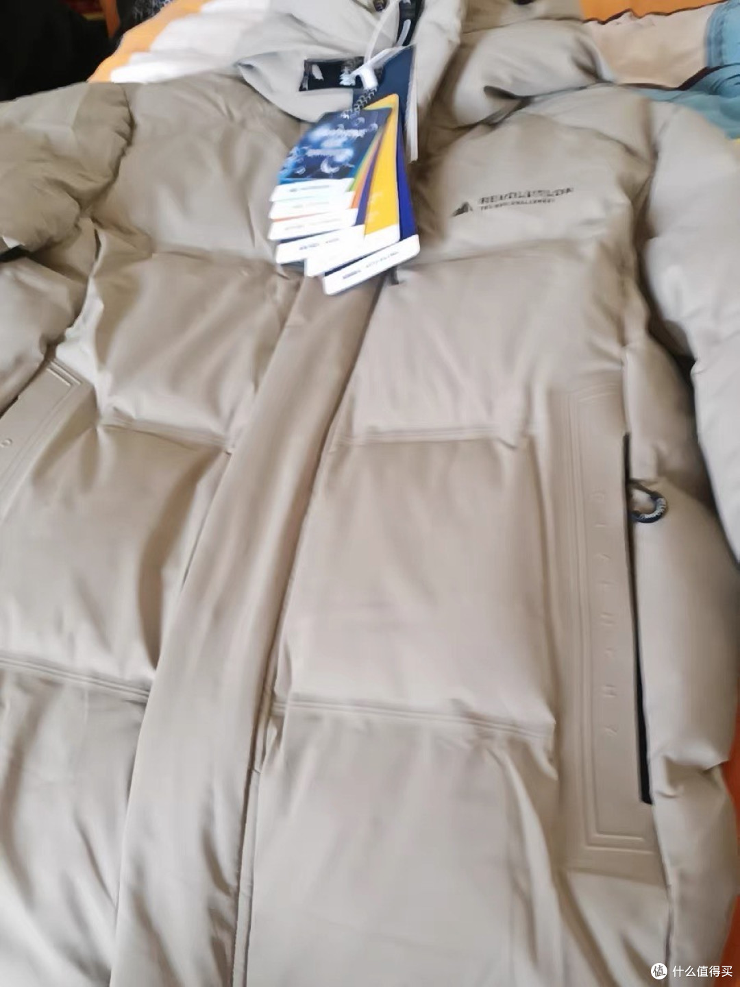 短款羽绒服，轻盈又百搭