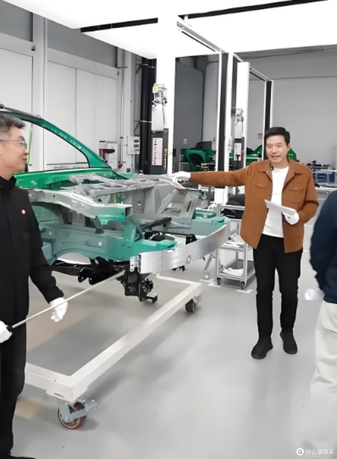 小米高管喊话“都来拆车”,雷军直播拆出的行业透明化浪潮要来了