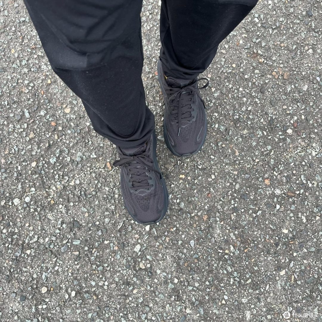 跑鞋不合脚？别怪脚，怪鞋！一份Hoka、Brooks都服的宽脚选鞋指南