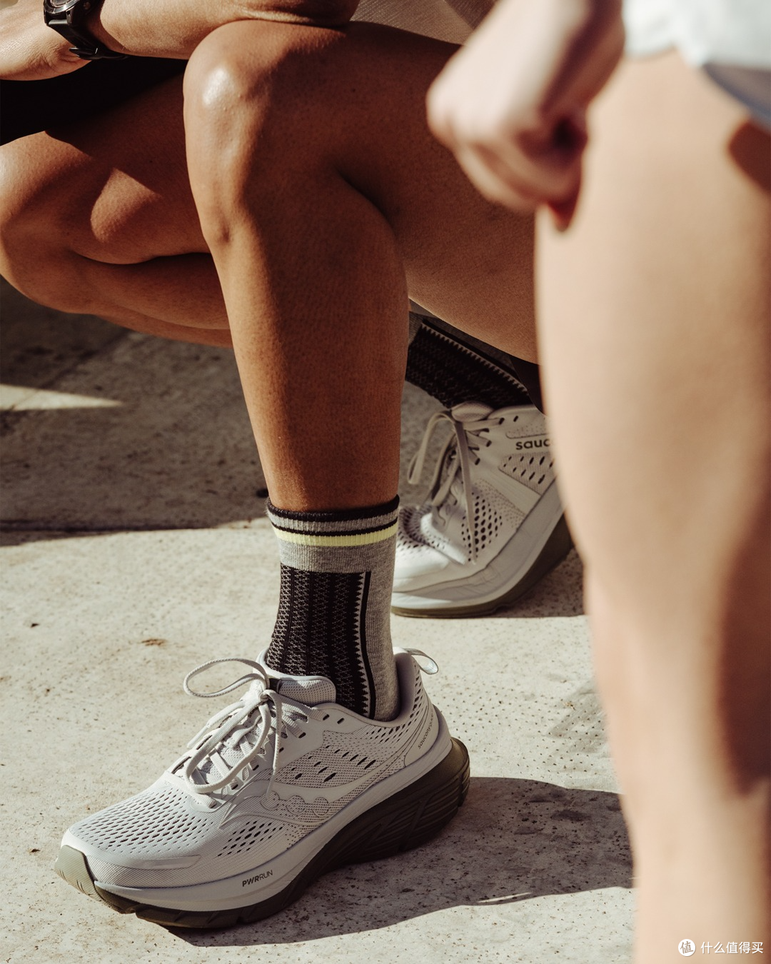 跑鞋不合脚？别怪脚，怪鞋！一份Hoka、Brooks都服的宽脚选鞋指南