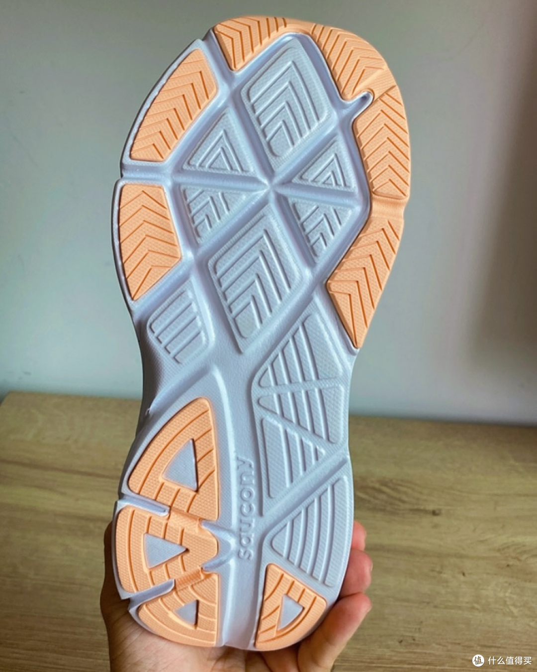 跑鞋不合脚？别怪脚，怪鞋！一份Hoka、Brooks都服的宽脚选鞋指南