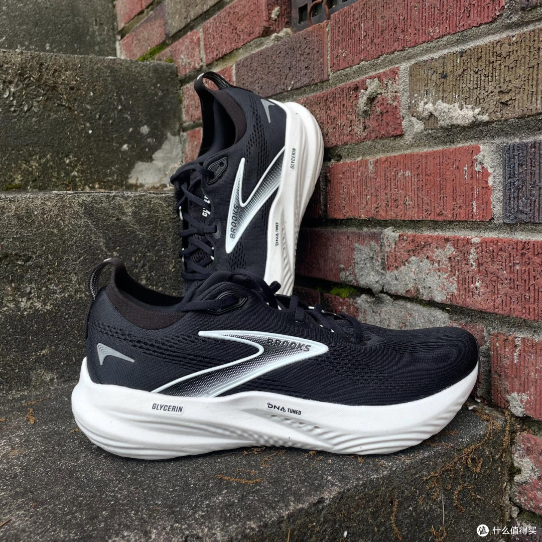 跑鞋不合脚？别怪脚，怪鞋！一份Hoka、Brooks都服的宽脚选鞋指南
