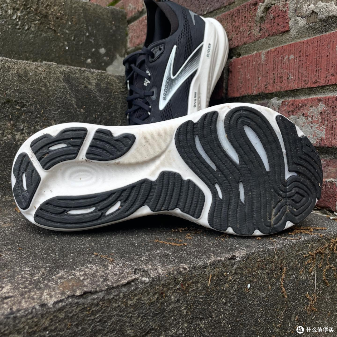 跑鞋不合脚？别怪脚，怪鞋！一份Hoka、Brooks都服的宽脚选鞋指南