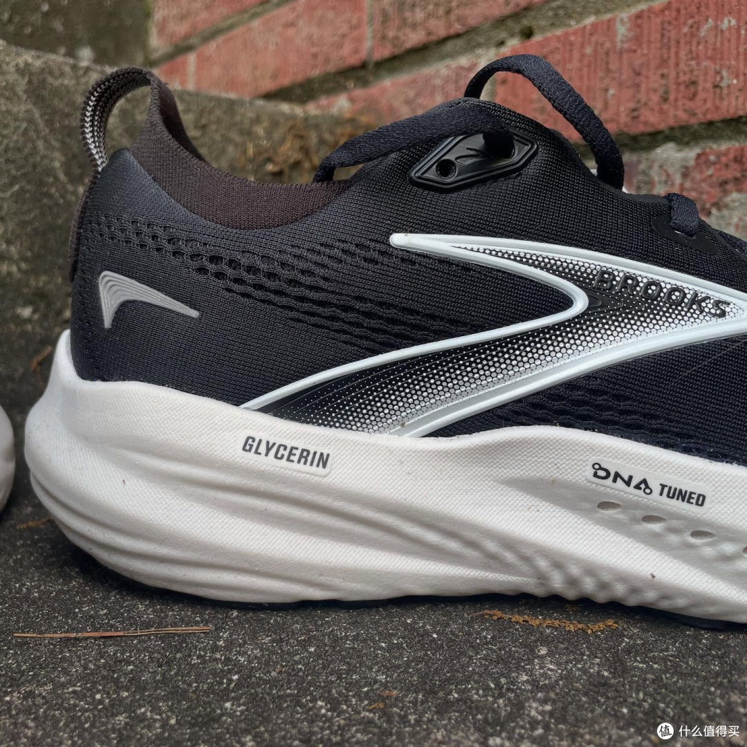跑鞋不合脚？别怪脚，怪鞋！一份Hoka、Brooks都服的宽脚选鞋指南