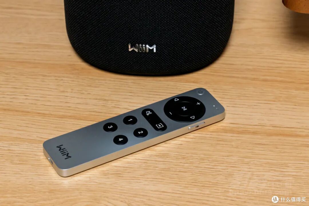 WiiM Remote 2遥控器，语音控制功能按键设计在遥控器侧面
