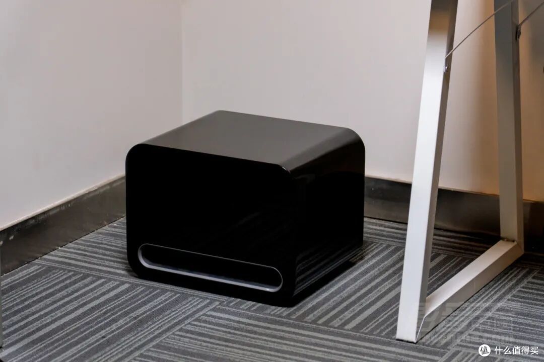 WiiM Sub Pro采用8英寸的低音单元，与App匹配之后，会挂到其中一个Sound音箱下