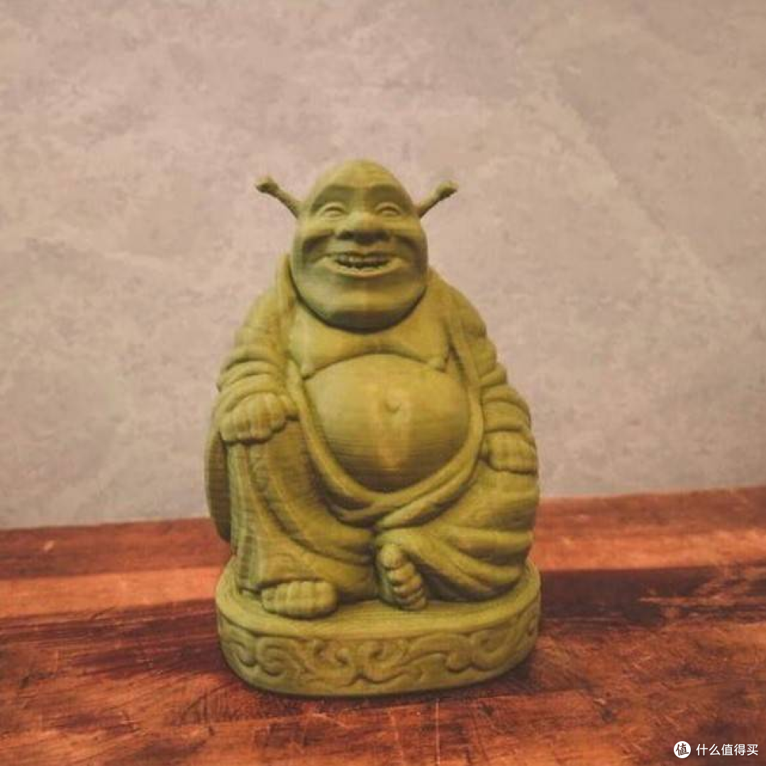 笑不活了!女子虔诚拜神四年,结果是露肚怪物史莱克?