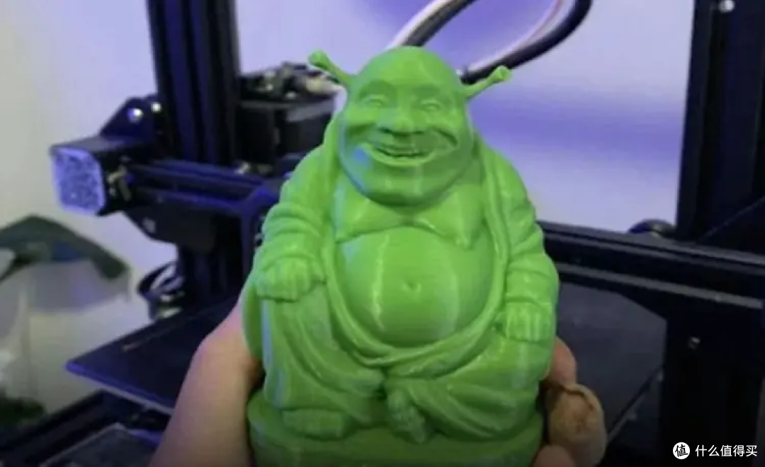 笑不活了!女子虔诚拜神四年,结果是露肚怪物史莱克?