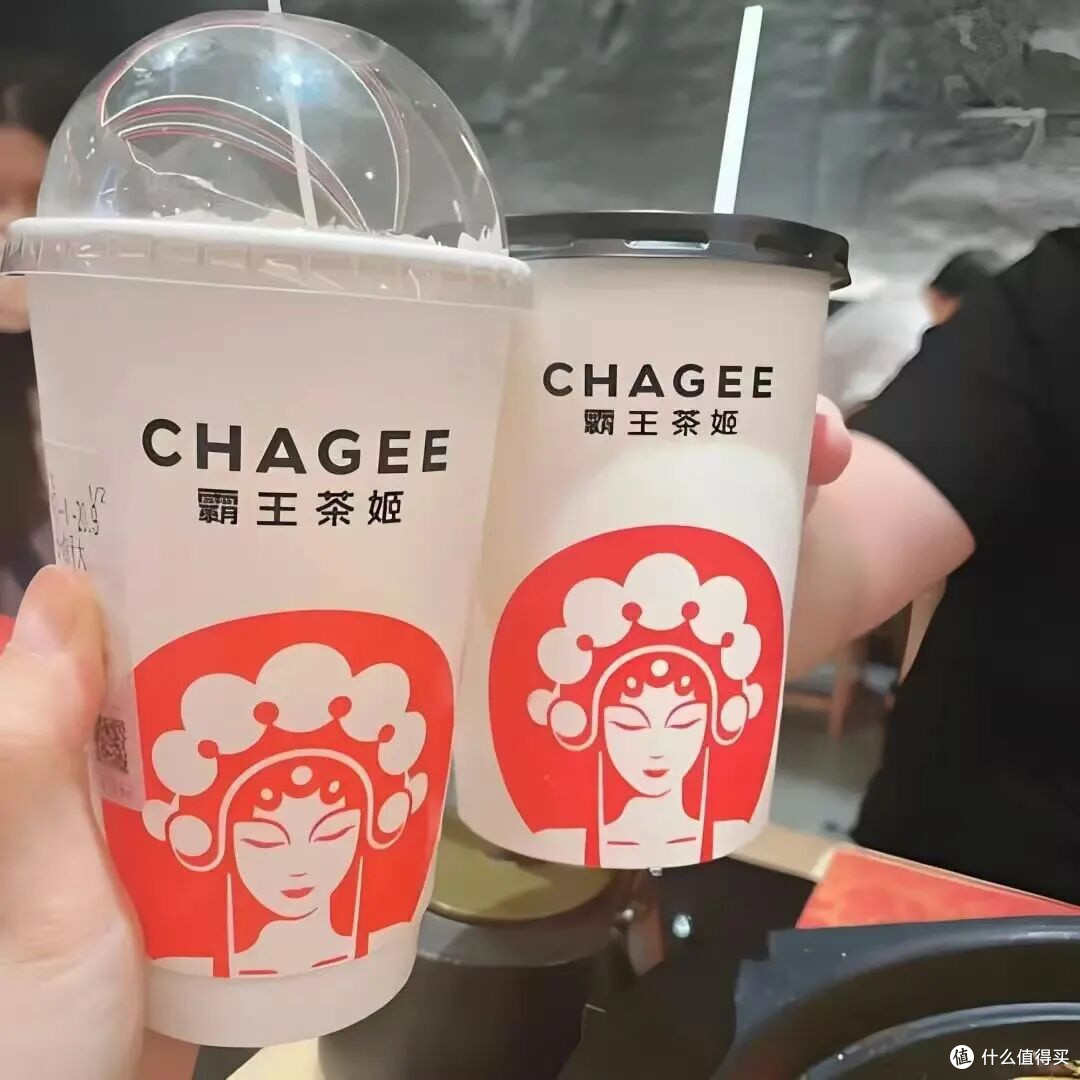 从消费者反馈看霸王茶姬:手打奶茶的争议与喜爱之源