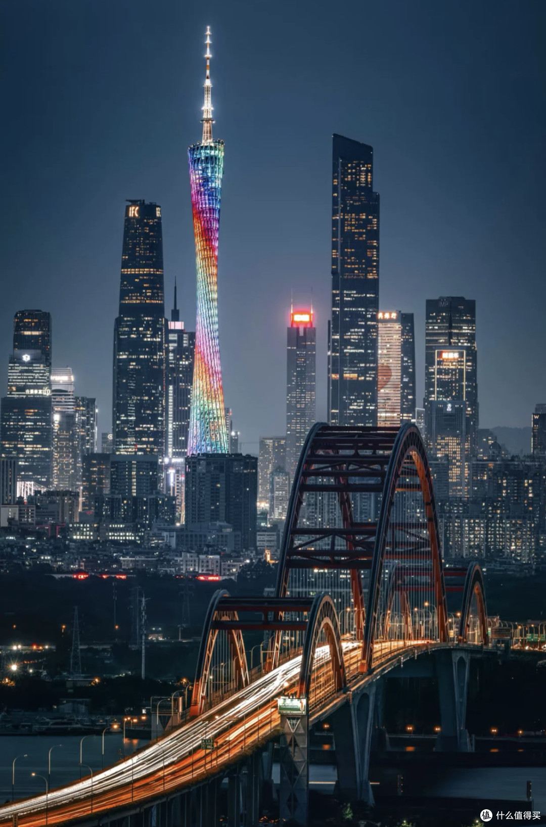 云端舞者：遇见广州塔的日与夜。