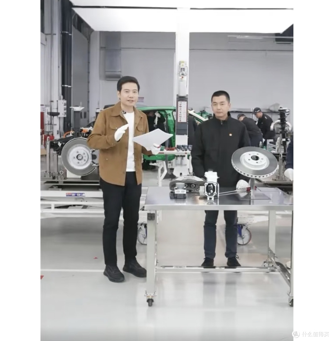 雷军拆车直播展示小米YU7硬实力