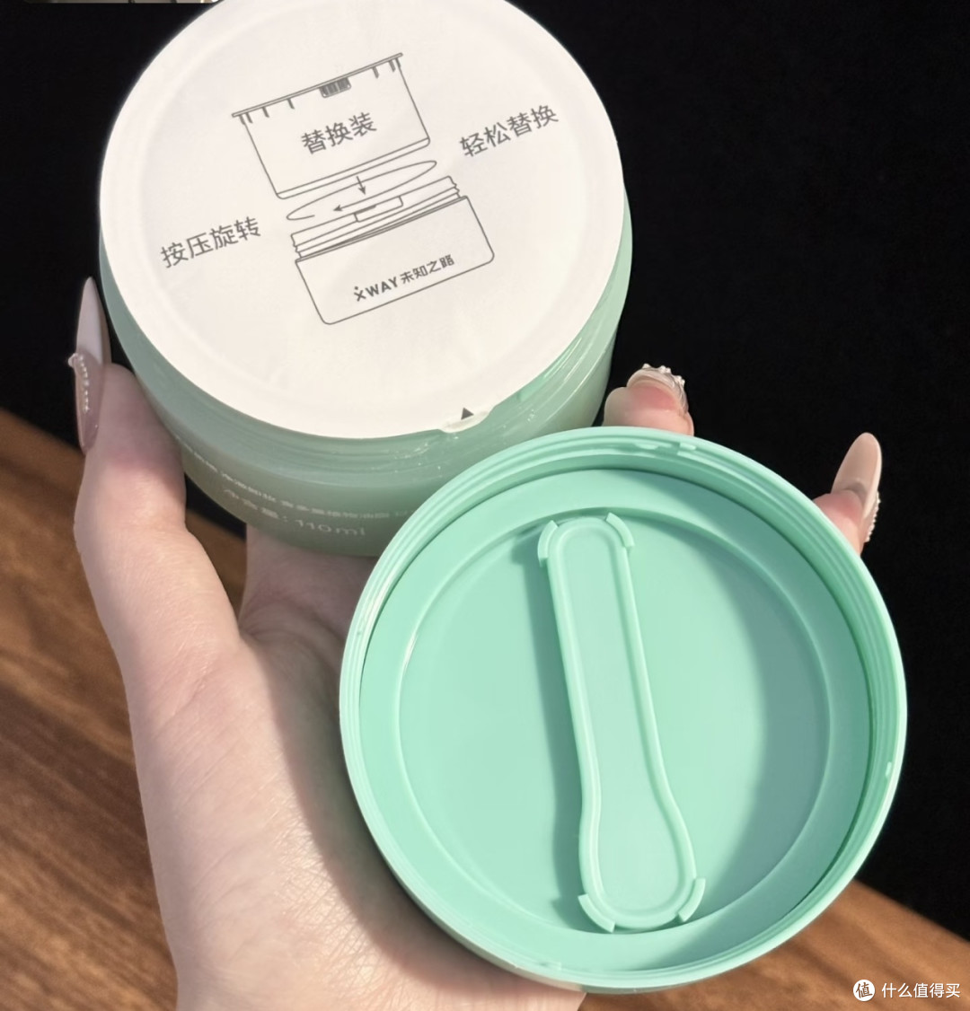 卸妆膏质地如冰淇淋般清爽