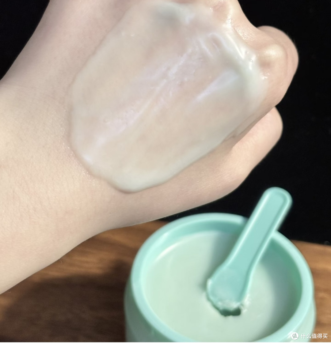 卸妆膏质地如冰淇淋般清爽
