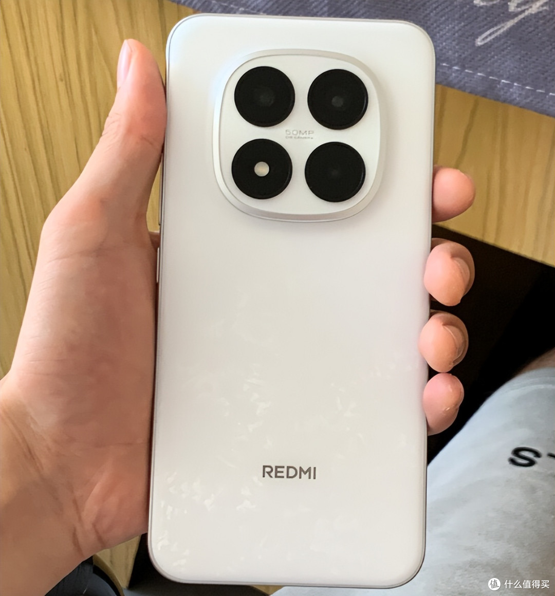 红米依然是价格屠夫，骁龙7s Gen4+7000mAh+十倍抗摔，跌至1376元