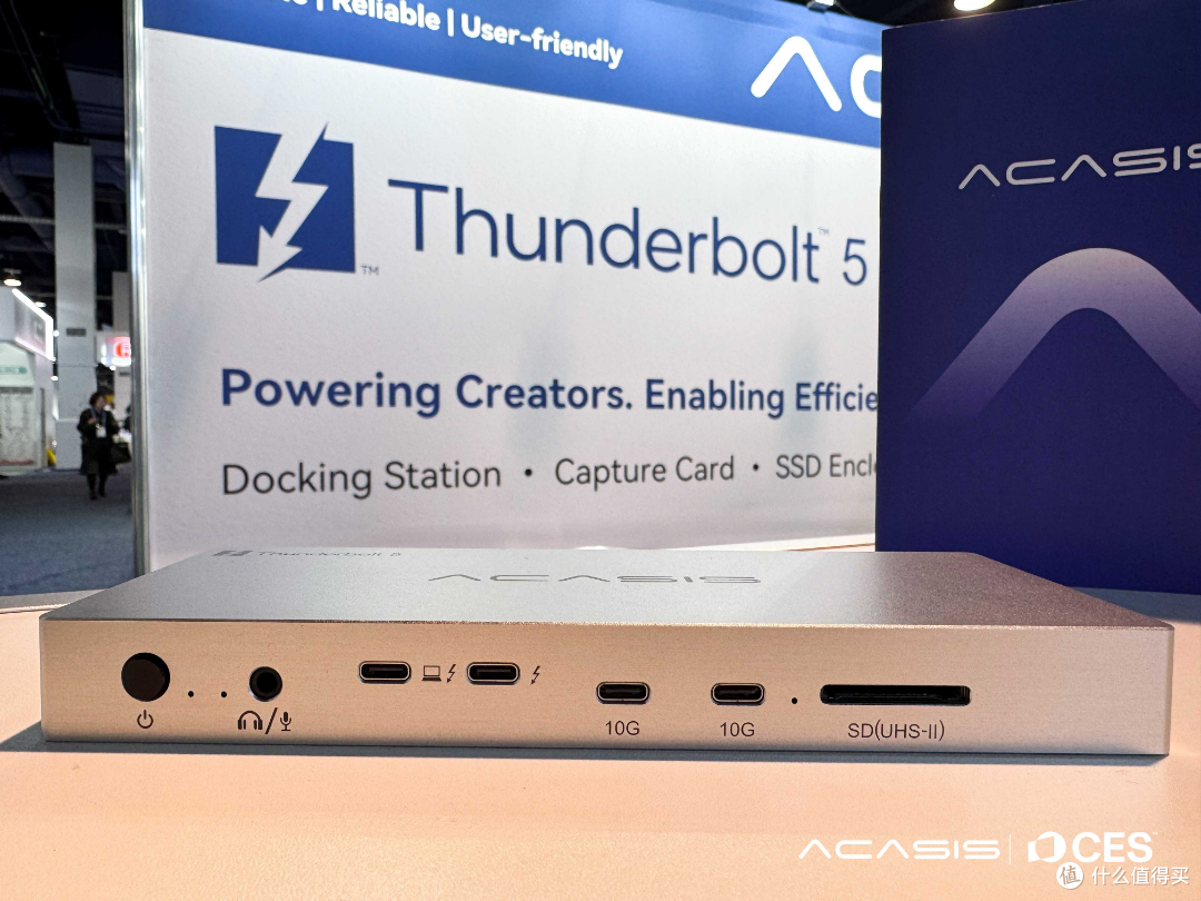 阿卡西斯在CES重磅发布全球首款满速4盘位Thunderbolt 5硬盘盒