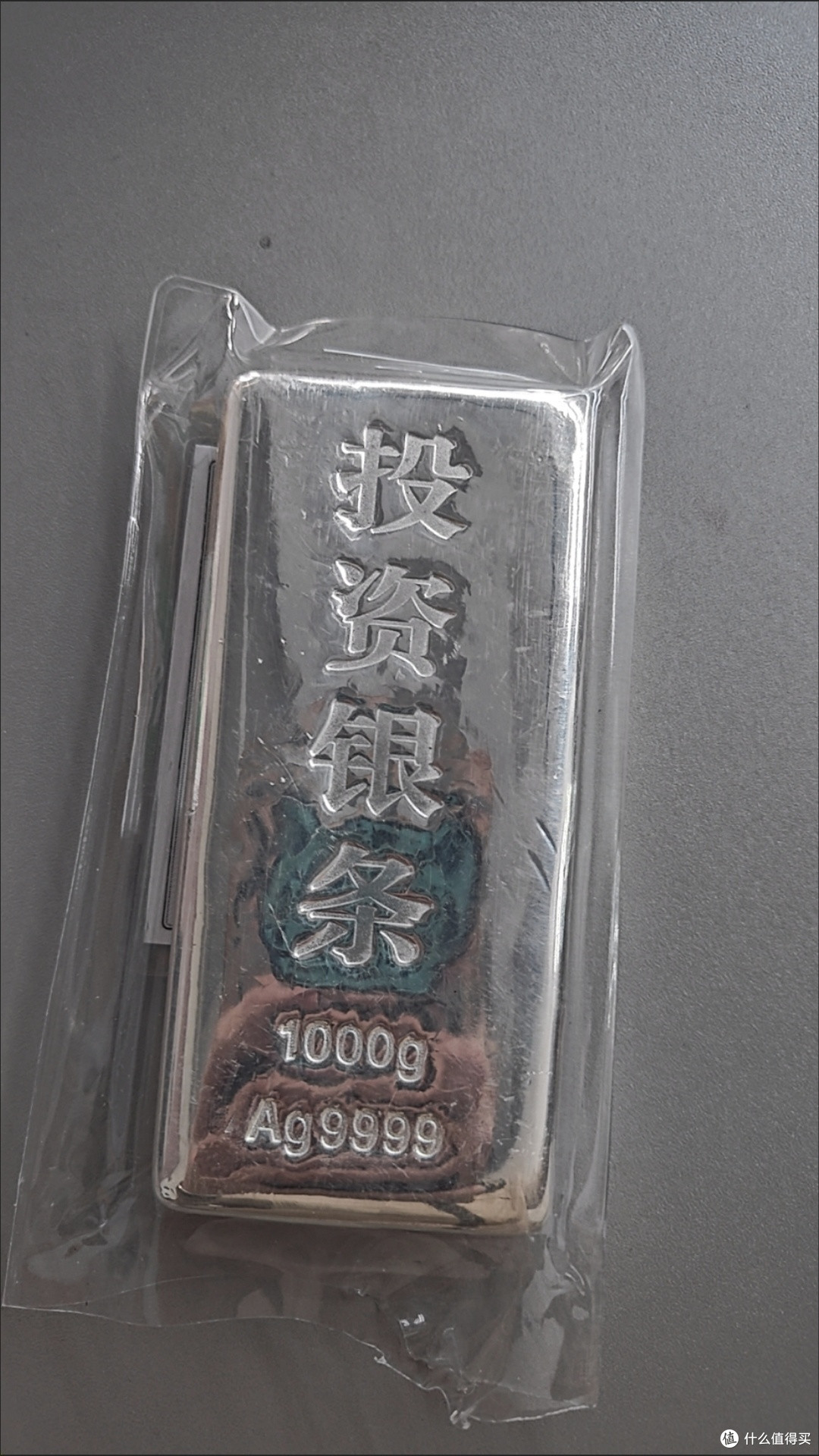 黄金与白银的投资抉择:100克黄金 vs 20斤白银的深度分析