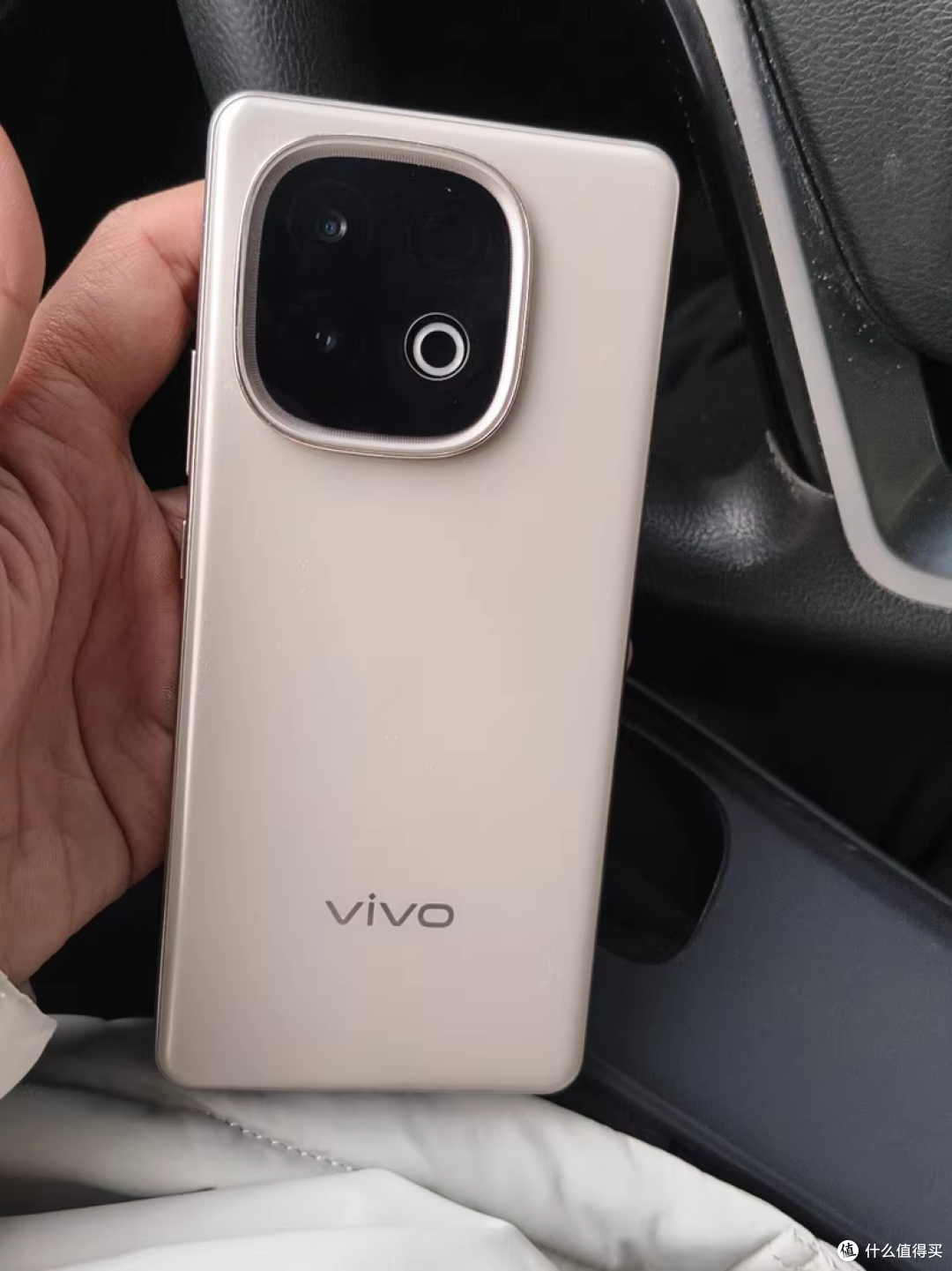 vivo Y300 GT千元捡漏！性能竟鞭打骁龙8 Gen3？白菜平替香吗