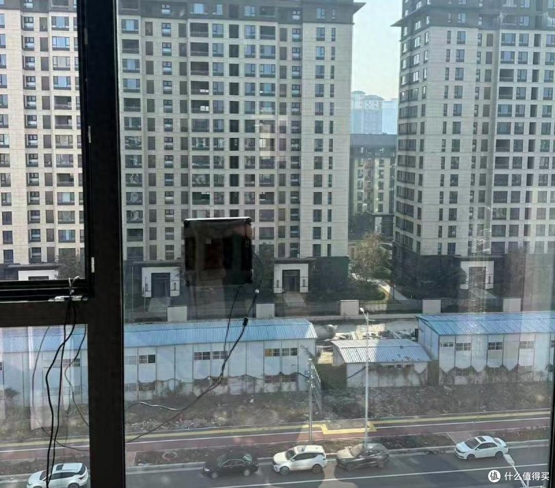擦玻璃机器人哪个好用？是智商税吗？性价比高的擦玻璃机器人推荐