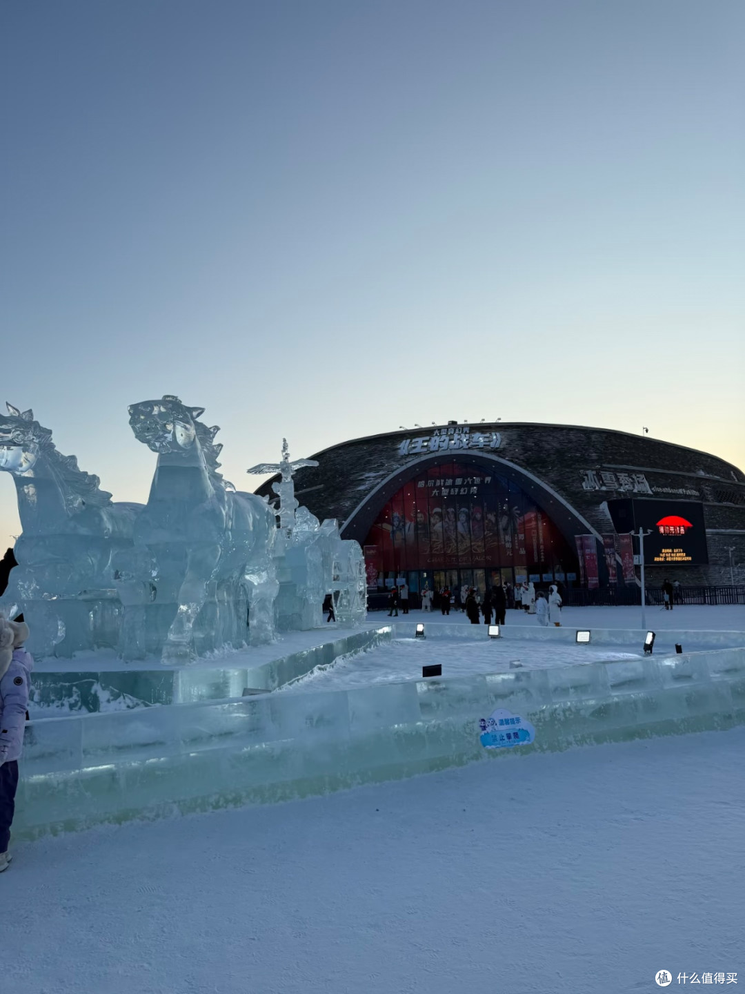 闯进冰雕王国!哈尔滨冰雪大世界的快乐藏不住