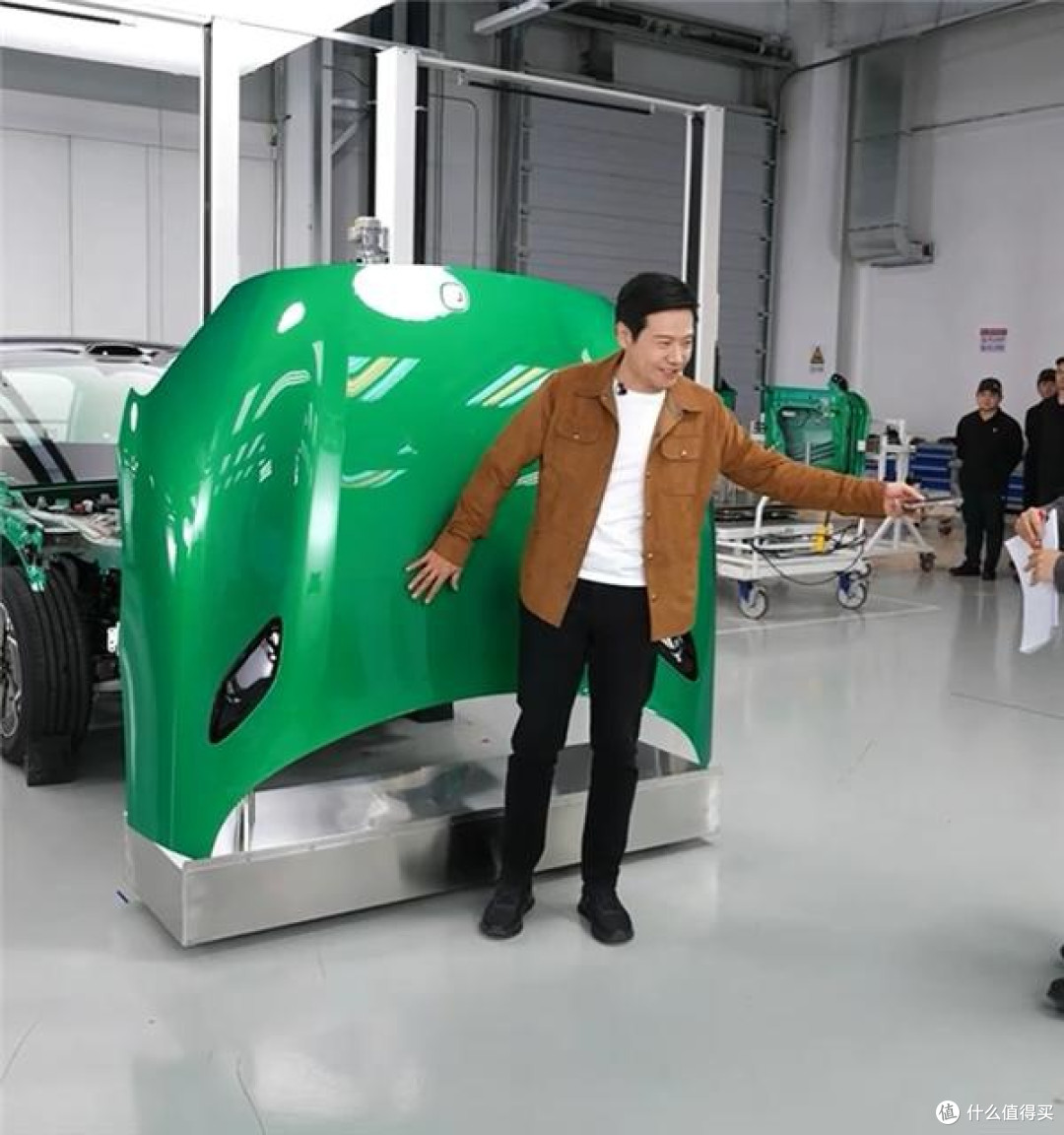 雷军亲拆YU7：拆解零件，更拆解流言