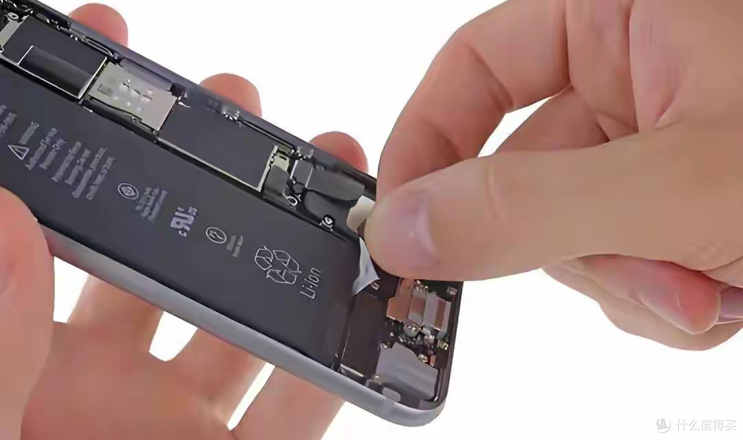iPhone 换电池半价!持有iPhone13系列可以399元的价格更换新电池