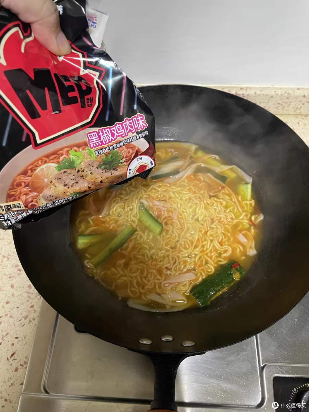 霸王茶姬“手打奶茶”:营销噱头下的创新与信任危机