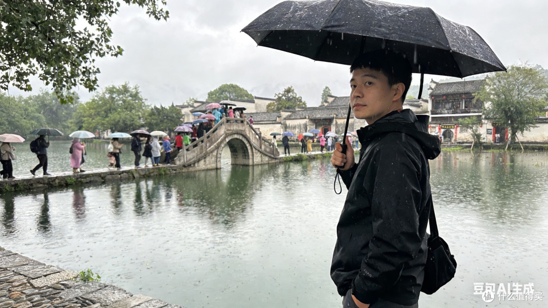 摘掉滤镜，最难忘的是雨里的宏村