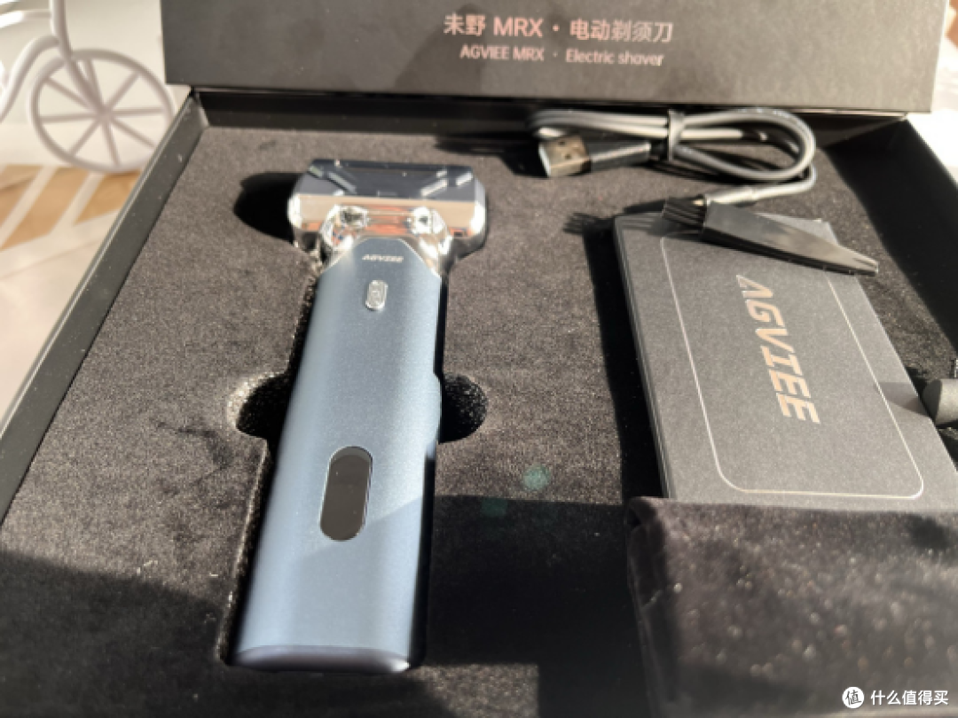 27000高转速快、净、零摩擦！未野MRX剃须刀测评：硬核五刀头性能