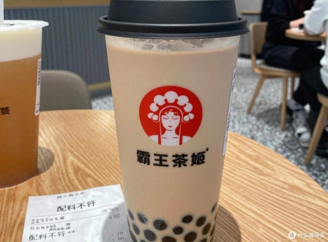 霸王茶姬徒手制作引争议