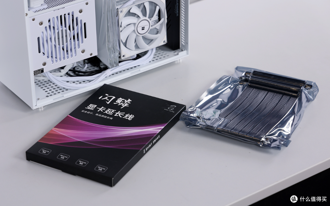 仅8.5L,可以提着走的ITX小钢炮,230F+5060Ti+闪鳞S300 Pro装机