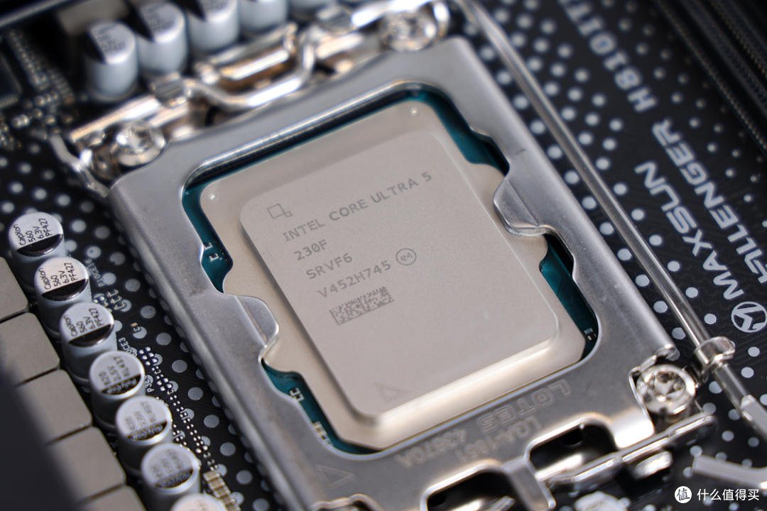 仅8.5L,可以提着走的ITX小钢炮,230F+5060Ti+闪鳞S300 Pro装机