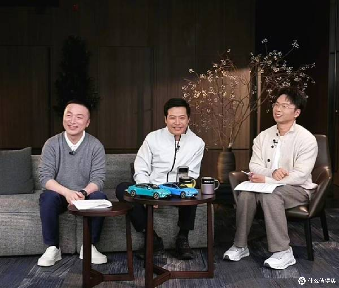 雷军回应“杯子开15次会”:不是专门开,是细节磨得细!