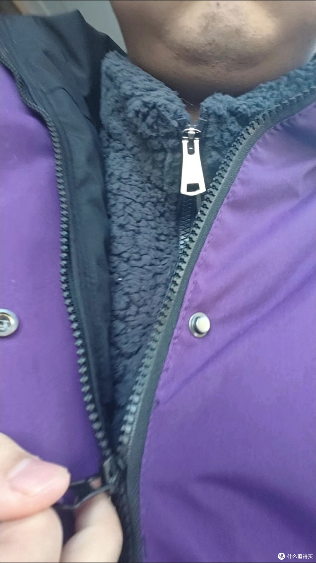 寒潮来袭:大衣与棉服,谁是你的冬日救星?