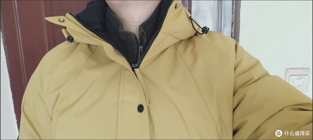 寒潮来袭:大衣与棉服,保暖与风度的抉择