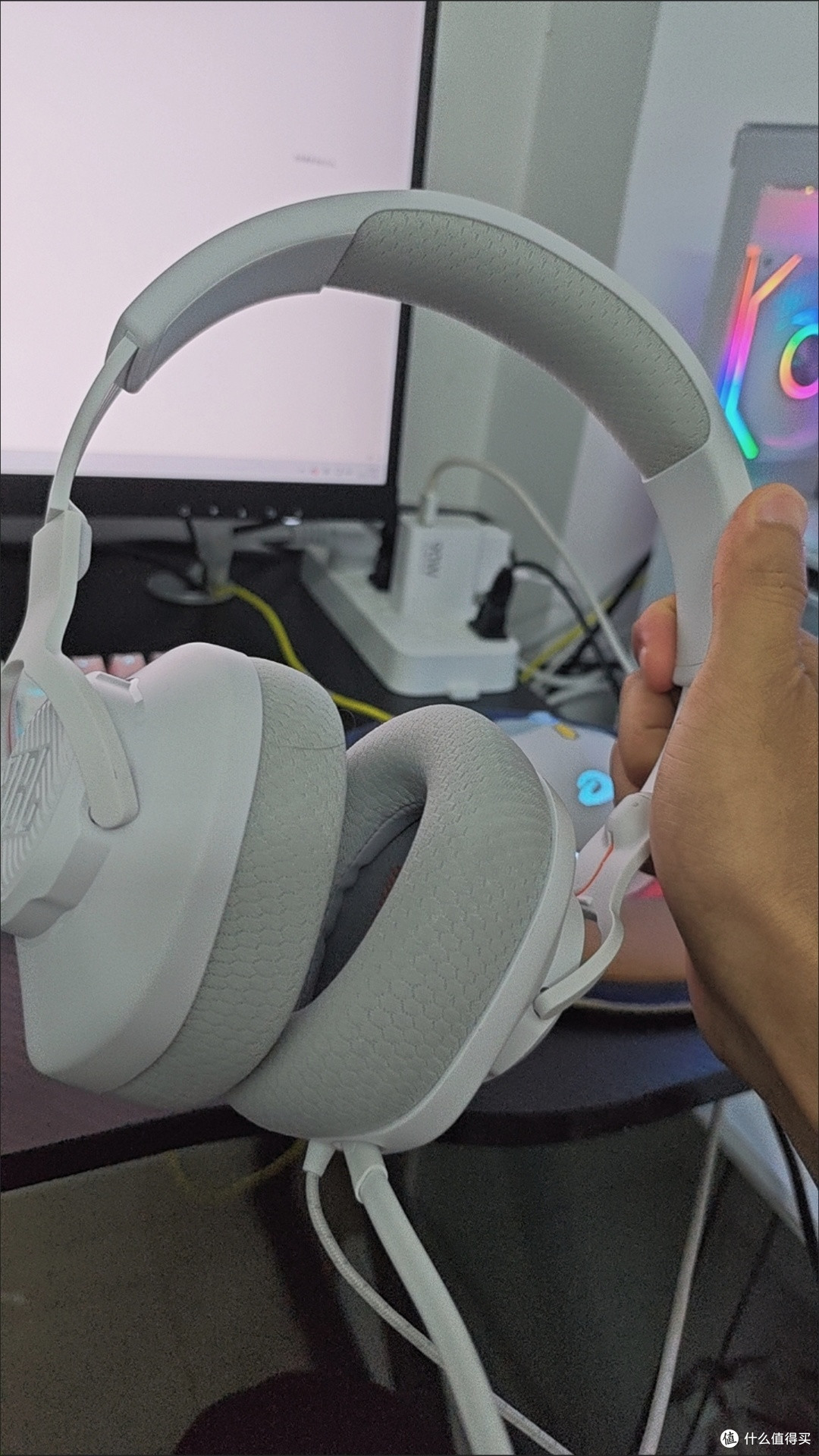 JBL量子风暴Q100m2电竞耳机使用体验：无畏契约战场利器