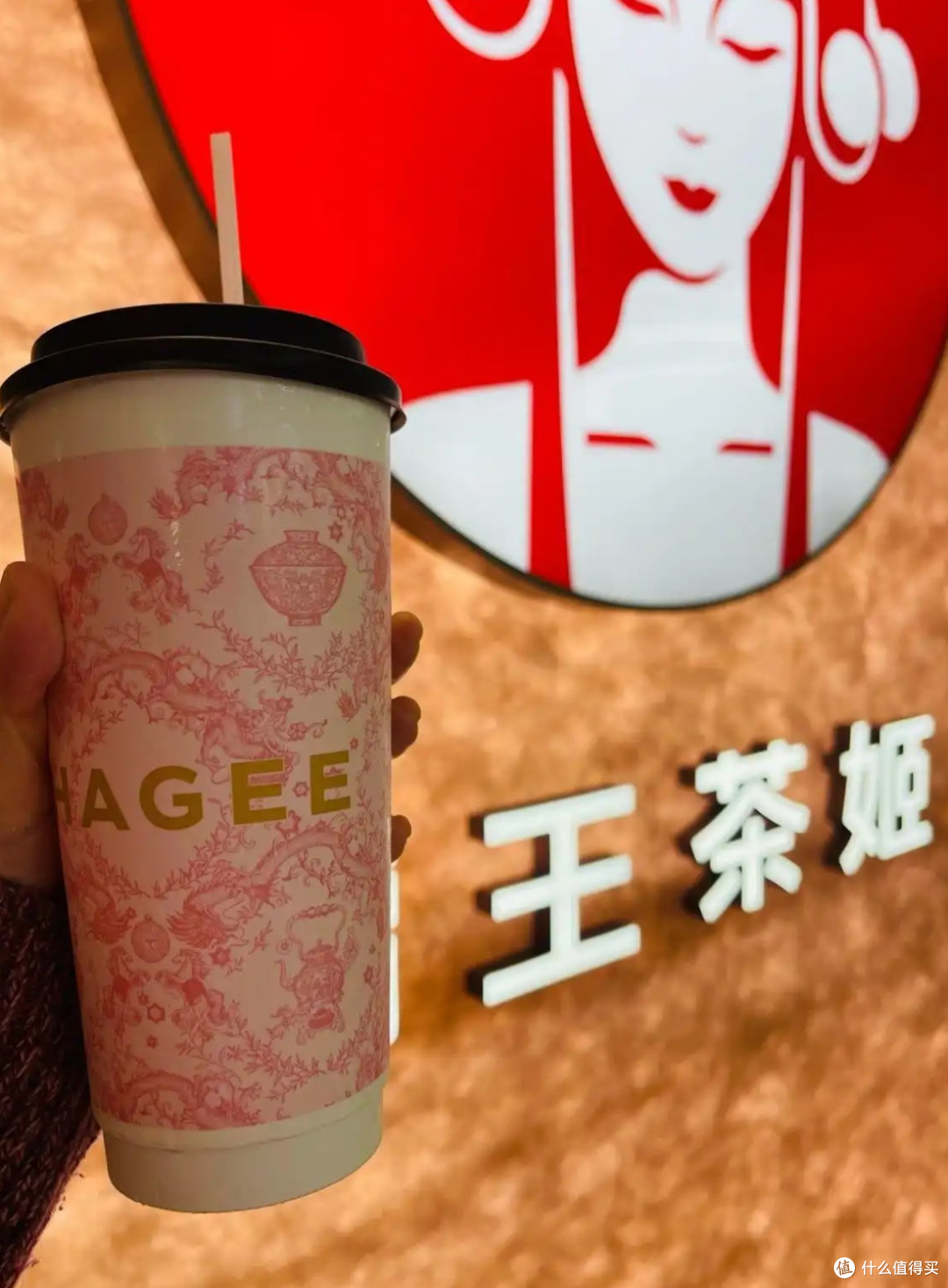 玩梗无底线？霸王茶姬风波背后的食品安全敬畏心缺失