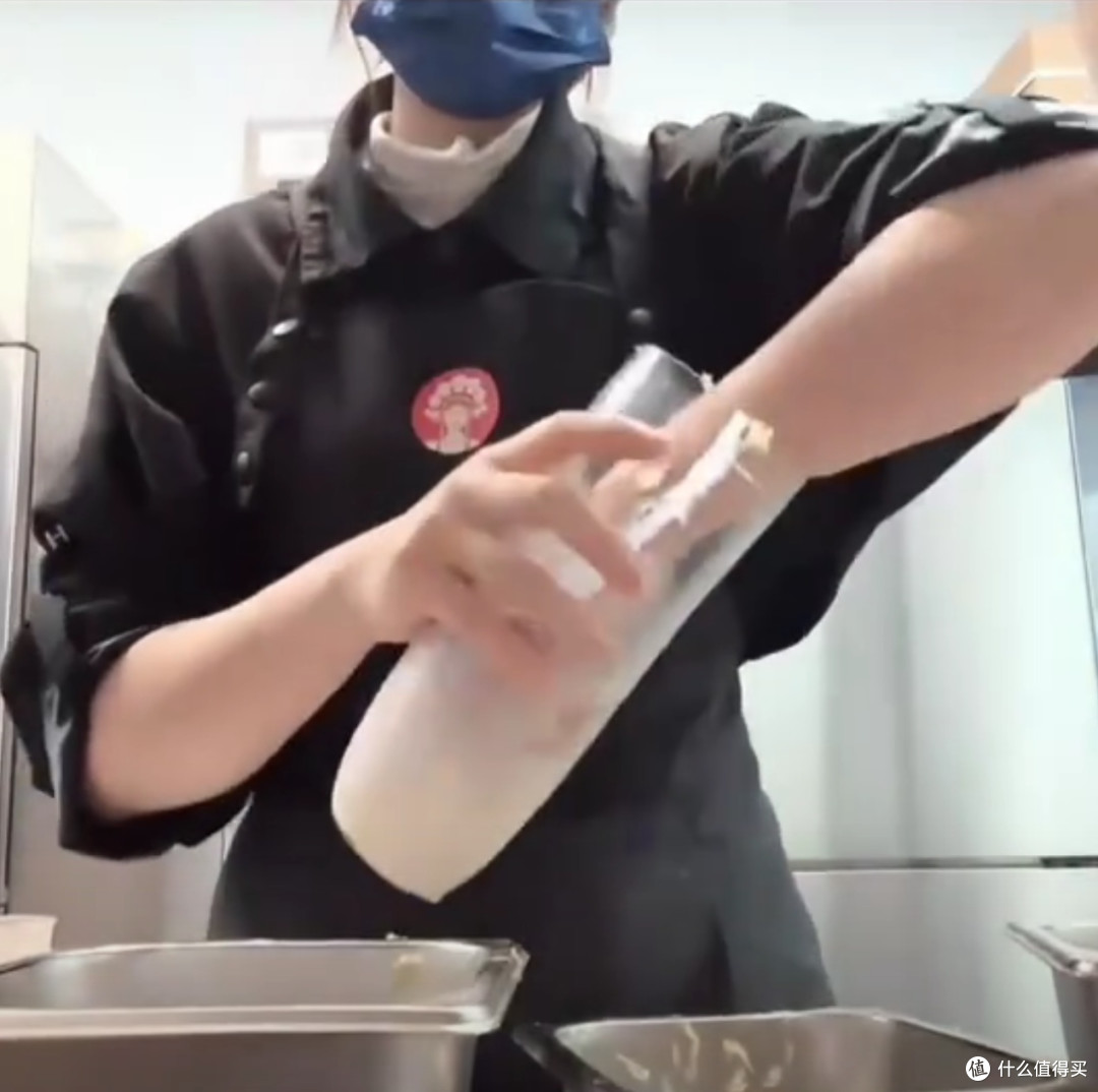 从快速整改到系统反思:霸王茶姬风波中的行业治理考题