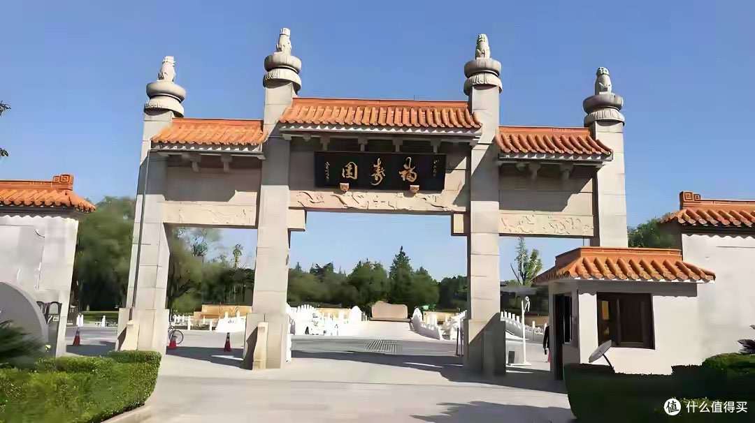 殡葬茅台崩了！政府一纸禁令，天价墓地一夜跌回白菜价？