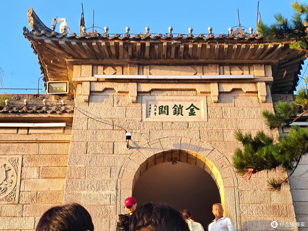 华山旅游：险峰古韵之旅