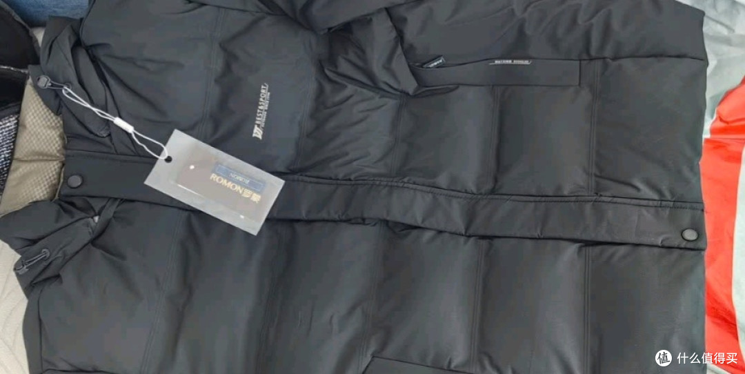 罗蒙棉服:寒潮中的温暖守护